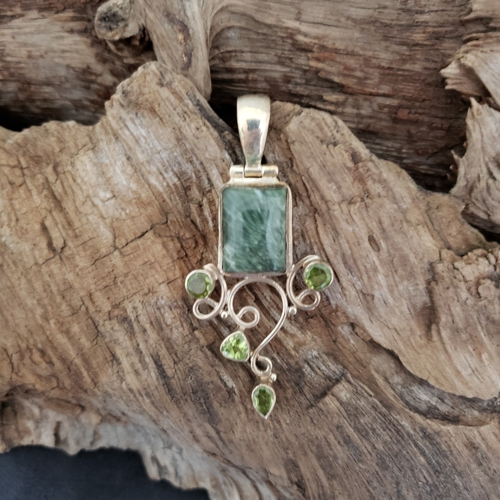 Sterling silver Seraphinite  and Peridot  pendant.